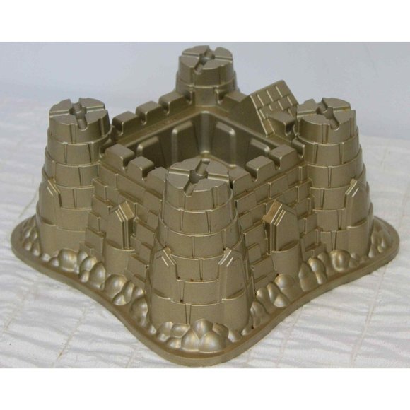 NordicWare Bundt Cake Pan Castle Beach King Queen 10-cup Cast Iron Mold Baking - Picture 3 of 7